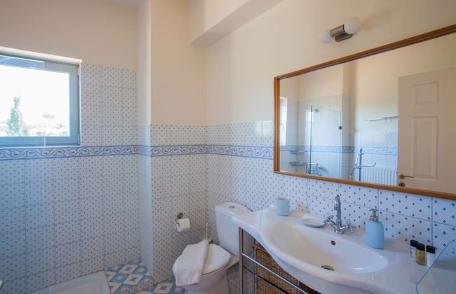 Absolute Villa by Stylish Stays - Photo 57