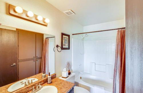 London Bridge Views Havasu Condo on Golf Course - Foto 13