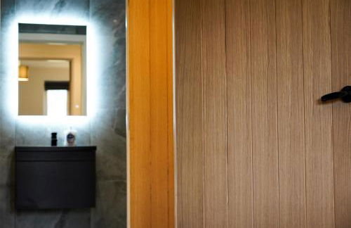 Moonlight Lodge - 4 bedroom Barn with Hot Tub! - Foto 21