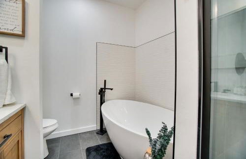 Modern Donnelly Cabin with Private Hot Tub - Foto 15