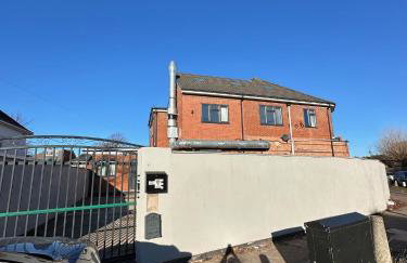 Cosy 3 Bed Apartment Near Birmingham Airport & NEC Perfect for Groups & Contractors! - Foto 18