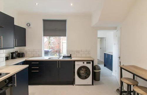 Recently renovated stylish home parking - Pass the Keys - Photo 19