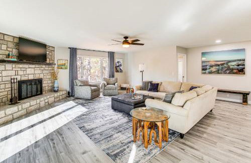 Waterfront Lake Coronado Home with Deck and Views - Foto 1