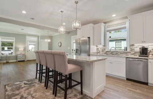 *Chic Beach Cottage Retreat* near Beach/downtown - Foto 4