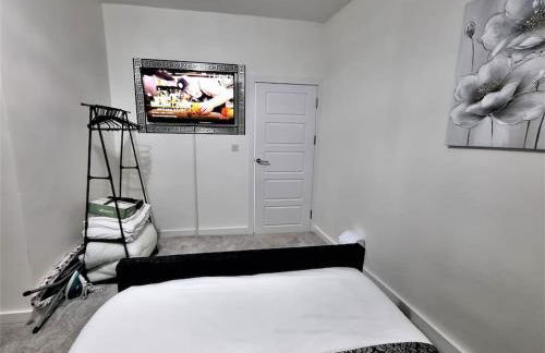 16A Ground floor setup for your most amazing relaxed stay Free Parking Free Fast WiFi - Foto 22