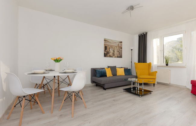 Kopcińskiego Apartment Warsaw by Renters - Photo 9