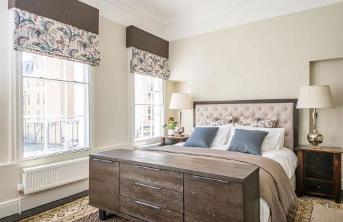 Bespoke Central Town House - Photo 27