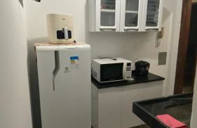 Apartamento de 2 quartos, com ar-condicionado em um deles, e no outro ventilador de teto, cama pras cinco ocupantes e garagem, a 2 km do centro - Photo 1