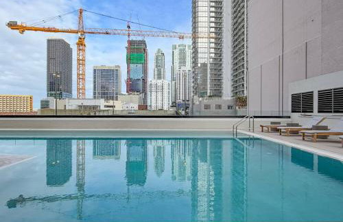 City Skyline Views & Rooftop Pool at District 225 - Foto 35