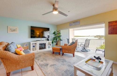 Large Balcony and Water Views Indian Shores Condo! - Foto 4