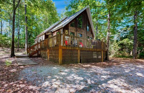 1 Mi to Pickwick Lake! Tranquil Wooded Cabin - Foto 21