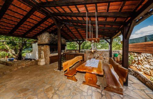 Rustic villa Radosic with indoor pool - Foto 29
