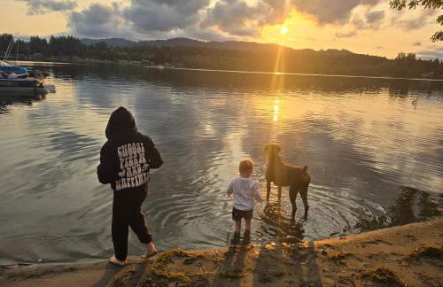 Lux Lakefront Estate, Sandy Beach, Hot Tub, Sauna, Dock, Treehouse & Deck - Foto 24