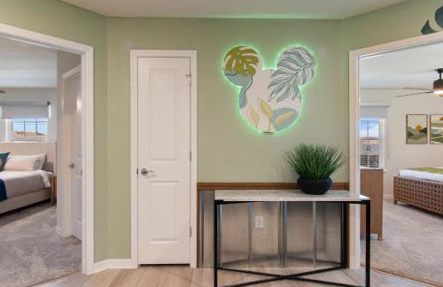 10 BR Home, Themed Rooms, Private Pool, in New Windsor Cay Resort - Foto 49