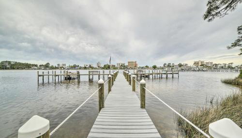 2 Mi to Beach! Bayside PCB Escape with Pool Access - Foto 2