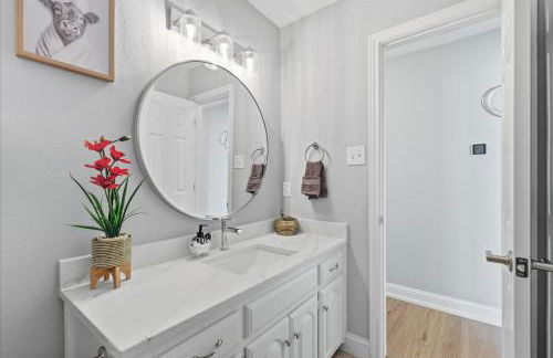 3-BD 2-BA Frisco Getaway - Backyard Patio BBQ - Foto 26