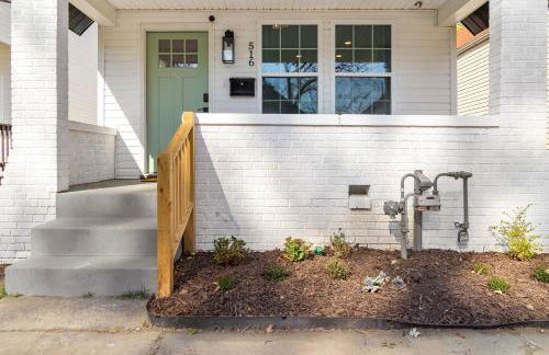 Uptown Haven Walkable Home with Bikes and Firepit near Downtown - Foto 32