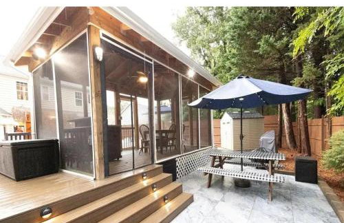 Tropical Oasis with Tiki Bar, Firepit, Seasonal Pool - Foto 4