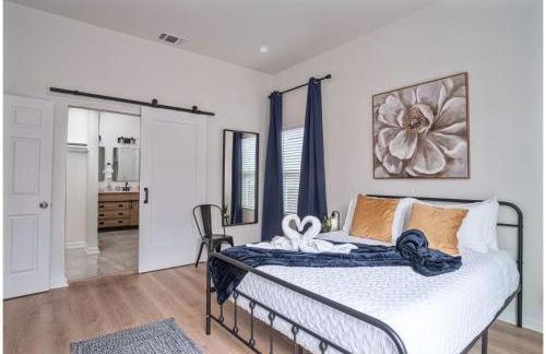 5BR3BA Minutes from the Action with Skyline Views - Foto 20