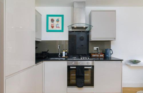 1-Bedroom Apartment with Balcony near Brick Lane Sleeps 3 - Foto 4