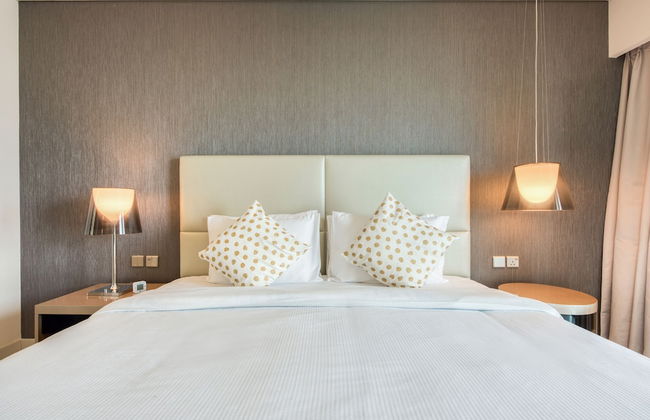 Maison Privee - Cool Dubai Apt next Burj Khalifa & Design District - Photo 6