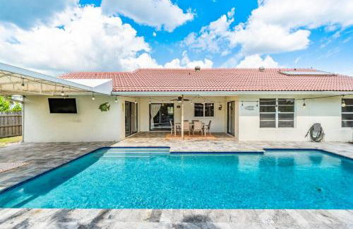 Bright and Comfy 5 Star Location with a Heated Pool - Photo 10