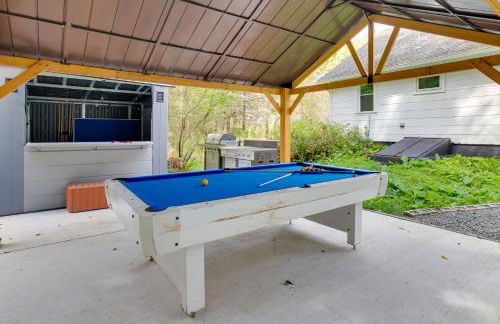 Explore the Poconos! Cozy Creekside Cabin with Patio - Foto 31