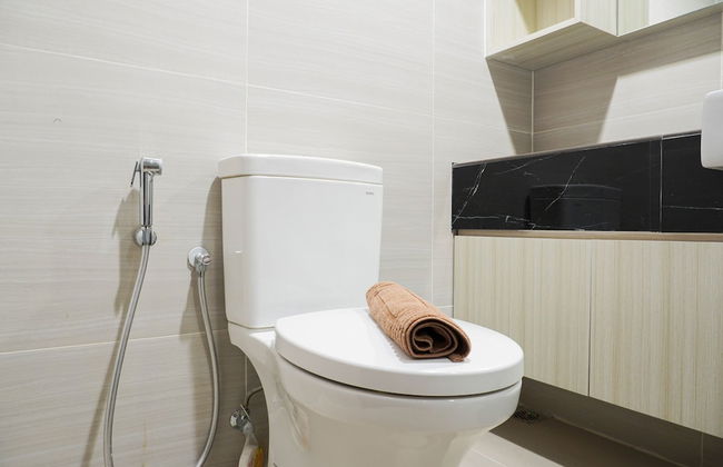 Relax and Comfy with Pool View @ Studio West Vista Apartment - Photo 9