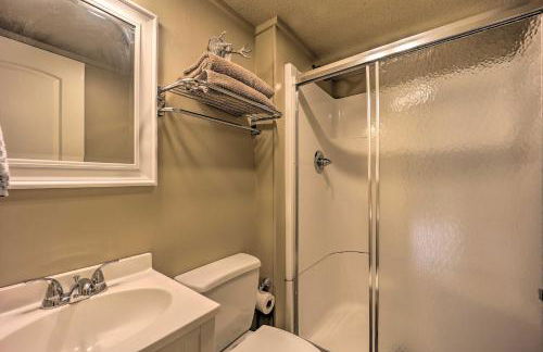 2 Mi to Skiing! Wooded Beech Mtn Retreat with Decks - Foto 52