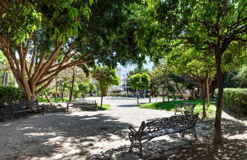 Stylish 2BR in Estepona, Walk to Beach & Old Town - Photo 13