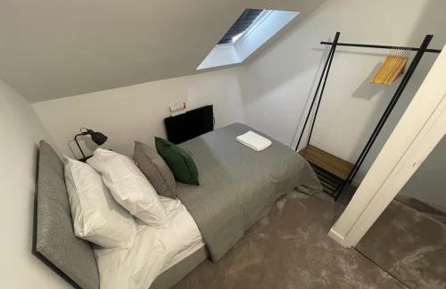 3 Bedroom New House Sleeps 5 with FREE Parking&WiFi -D - Foto 9