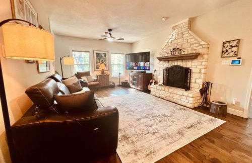 Gated Estate Escape! Three BR - Foto 60