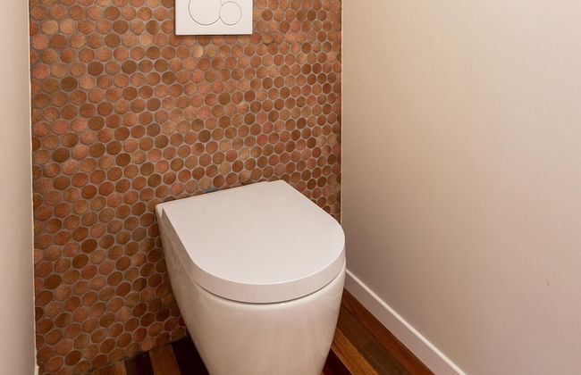 Peaceful Villa With Pond - Photo 16