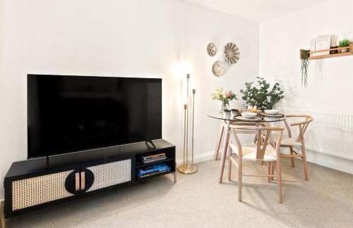 Ye Old Mill - Stylish cosy retreat with parking - Photo 5