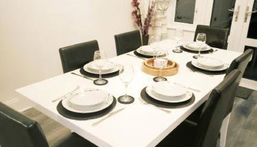 Large 3 Bedroom Home, Sleeps 7, Ideal for Families & Contractors, Long-Stay Friendly, Hosted by Clark Property Estates - Foto 4