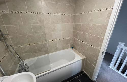 River House 2BR 1 bathroom downstairs toilet Parking St Neots Town Centre - Foto 54