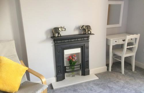 40 Newgate Barnard Castle -Central Location - Court Yard - Dog Friendly - Sleeps 7 - Wood Burner - Complimentary Logs & Wine - Smart TV - Foto 21