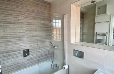 CC - Central Location Top Floor 2 Bed Deluxe Modern Apartment - Foto 22