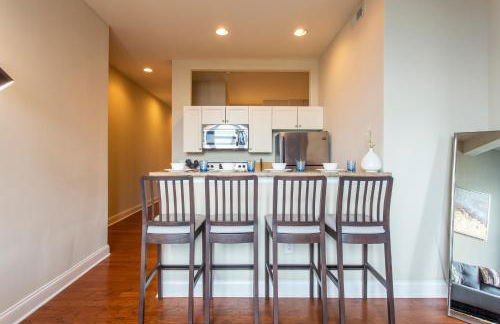 Sleeps 4! 2BR, Gym, Paid Parking, Close to Major Attractions - Foto 23
