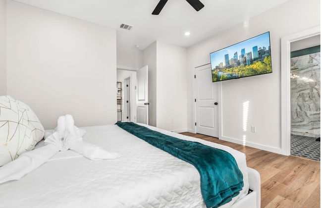 Bold Bright 4BR 3 5full Baths Near Riverwalk Dtown - Foto 9