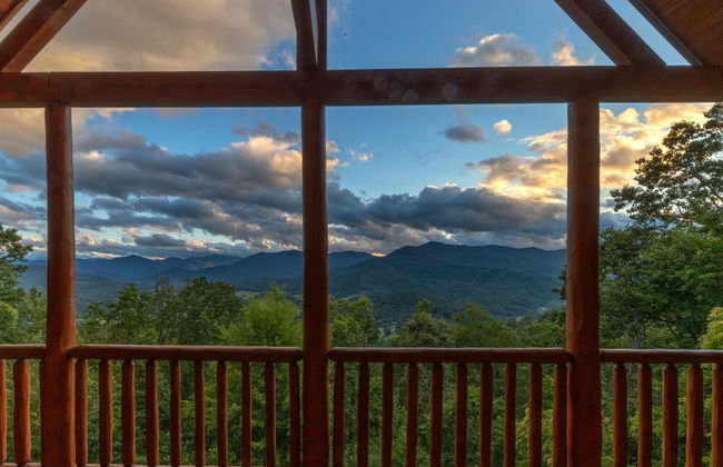 Luxury 4200 Sqft Log Cabin on 50 Acres Sleeps 16 - Foto 56