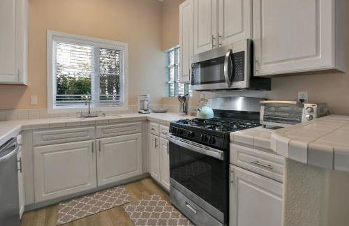 Steps to beach, restaurants, Wharf, Boardwalk, shops, pet friendly, fast Wifi, Lighthouse - Foto 11