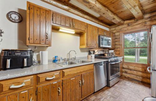 8BR 5BA Huge Dog Friendly Log Cabin near Wisconsin Dells and Lake sleeps 25plus - Foto 14