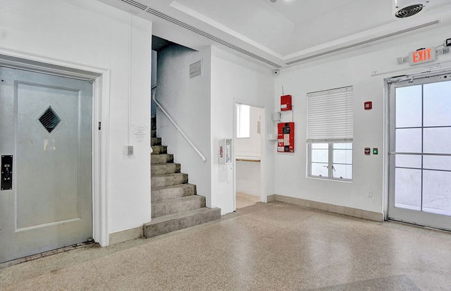 Coastal 2BR Escape | Walk to Beach & 2 Queen Beds - Foto 41