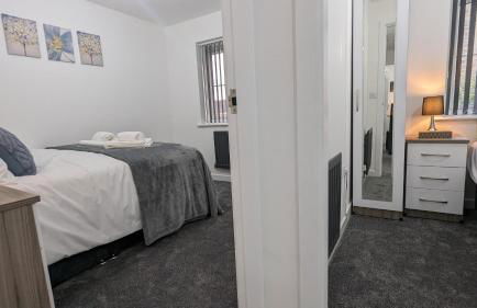 CLARITURF - 4 Bedroom Semi - Private Parking near Turf Moor, Town Centre, Transport and Motorway Links next to Canal, 3 Parks and Lake - Sky and Netflix - Foto 29