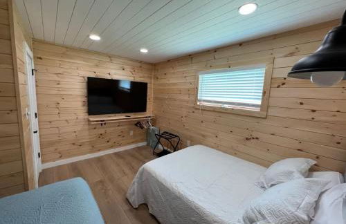 'Lakeside' Cottage with porch and sandy beach - Photo 7