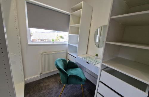 Modern Detached 3 bedroom home with off-road parking & bike store - Photo 22