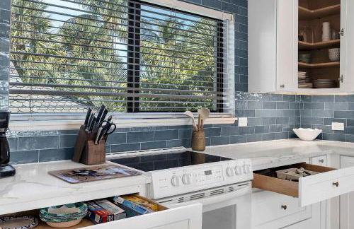 Art Deco Apt w Pool One Mile to Beach Pets Welcome - Foto 8