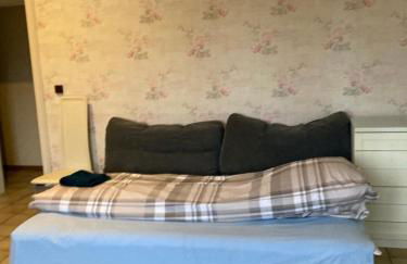 Geräumiges Apartment 90 m Zwei Schlafzimmer große Küche mit Essbereich Badewanne Waschmaschine Spülmaschine gesamte Unterkunft gehört Ihnen - Photo 15