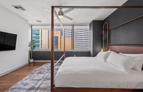 Luxury 17th Floor Downtown Dallas High-Rise with Free Parking, City Views, Pool & Gym - Foto 7